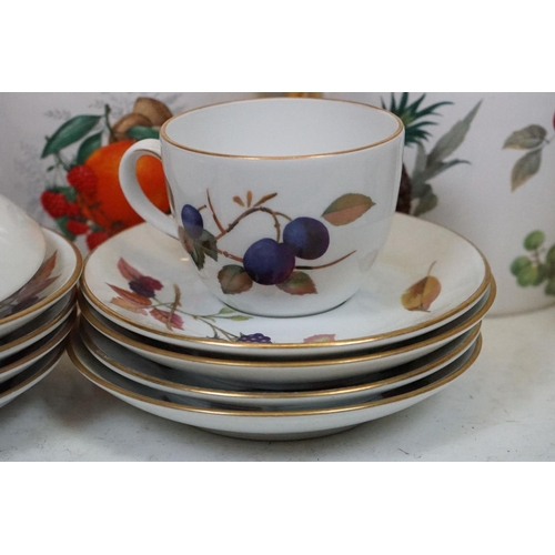 93 - Royal Worcester 'Evesham' ceramics to include 3 tureens & covers, 5 circular oven / serving dishes, ... 