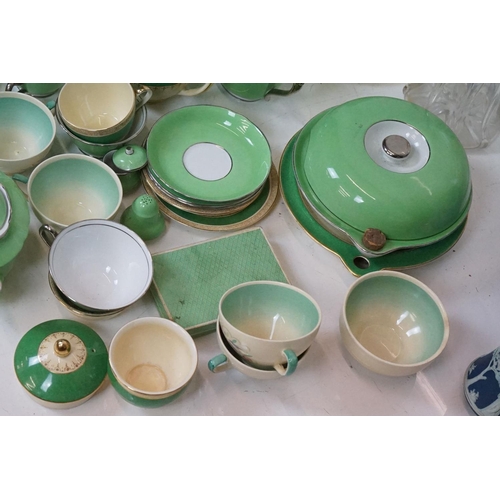 96 - Mixed ceramics - A Susie Cooper tea set (6 teacups, 6 saucers, 6 tea plates, milk jug, sugar bowl & ... 