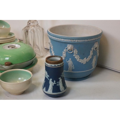 96 - Mixed ceramics - A Susie Cooper tea set (6 teacups, 6 saucers, 6 tea plates, milk jug, sugar bowl & ... 