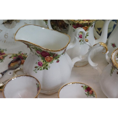 97 - Royal Albert 'Old Country Roses' tea ware, dinnerware & ceramics, to include teapot & cover, coffee ... 