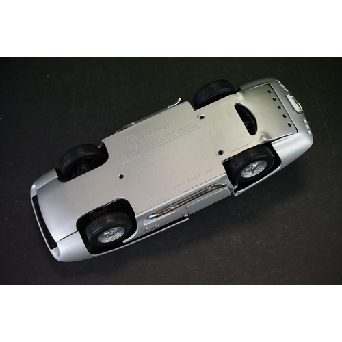 1188 - 11 1/18 scale diecast models featuring Autoart, Burago, Kyosho, Road Signature, Funline, Carousel & ... 