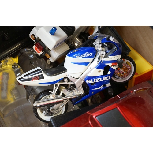 1192 - Collection of diecast models to include Maisto, Corgi, Guitoy, Saico, New Ray, Matchbox, etc, featur... 