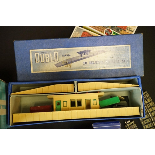 174 - Quantity of Hornby Dublo model railway to include Bristol Castle Class 4-6-0 locomotive, boxed rolli... 