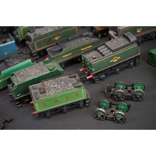 184 - 16 OO gauge tender to include mainly Triang & Hornby examples, condition varies