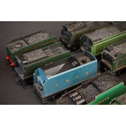 184 - 16 OO gauge tender to include mainly Triang & Hornby examples, condition varies