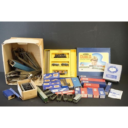 185 - Quantity of Hornby Dublo model railway to include boxed EDG16 0-6-2 Tank Goods Set, various boxed & ... 