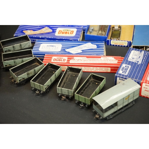 185 - Quantity of Hornby Dublo model railway to include boxed EDG16 0-6-2 Tank Goods Set, various boxed & ... 