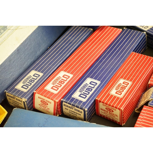 185 - Quantity of Hornby Dublo model railway to include boxed EDG16 0-6-2 Tank Goods Set, various boxed & ... 