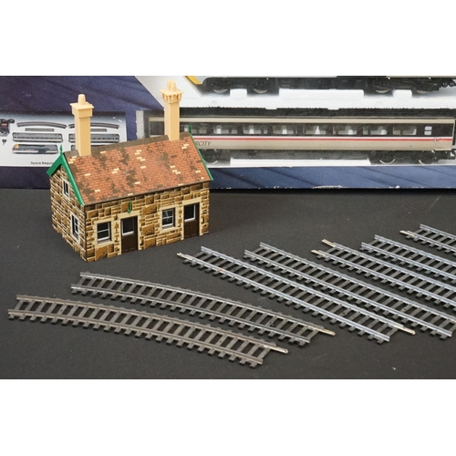 192 - Quantity of OO gauge model railway to include boxed Hornby R695 High Speed Train set, boxed Bachmann... 