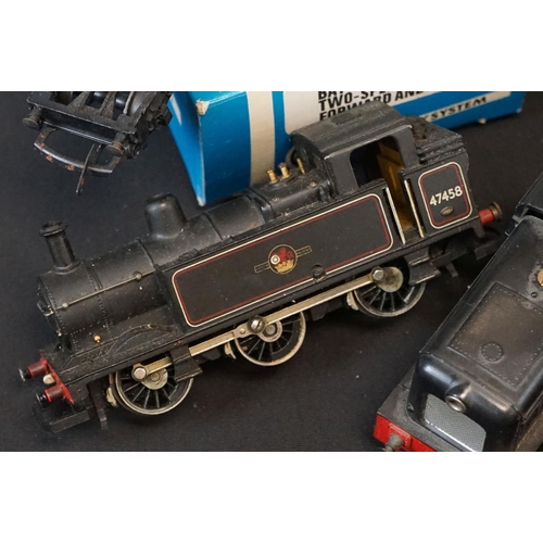 197 - Quantity of OO gauge model railway to include locomotives, rolling stock, trackside accessories etc ... 