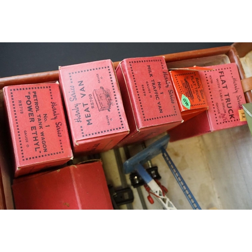 186 - Collection of Hornby O gauge model railway to include 5 x boxed items of rolling stock (No 1 Milk Tr... 