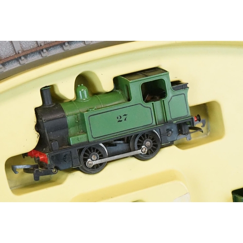 187 - Collection of Triang / Hornby OO gauge model railway to include 2 x locomotives, 15 x items of rolli... 