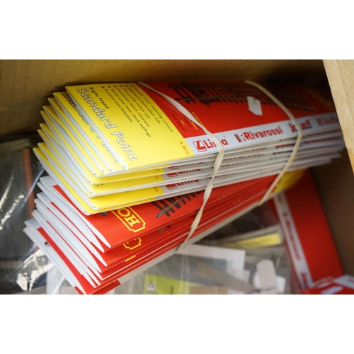 189 - Quantity of OO gauge model railway accessories to include 17 x boxed Hornby Standard Points, boxed &... 