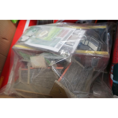 189 - Quantity of OO gauge model railway accessories to include 17 x boxed Hornby Standard Points, boxed &... 