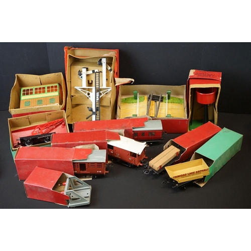 190 - 11 Boxed Hornby O gauge accessories to include No 2 Signal Cabin, No 1 Timber Wagon, No 50 Tipping R... 