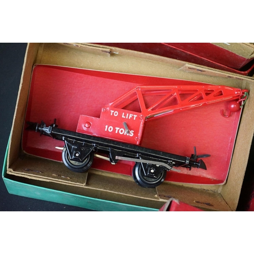 190 - 11 Boxed Hornby O gauge accessories to include No 2 Signal Cabin, No 1 Timber Wagon, No 50 Tipping R... 