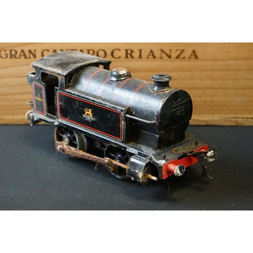 191 - Quantity of O gauge model railway, mainly Hornby examples to include tin plate platform building, fo... 