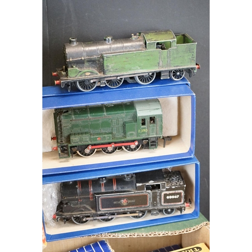 200 - Quantity of Hornby Dublo model railway to include boxed EDG17 0-6-2 Tank Goods Train set, 0-6-0 Dies... 