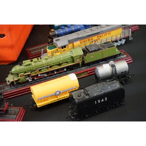 202 - Quantity of OO gauge model railway to include Union Pacific 3501 locomotive, rolling stock featuring... 