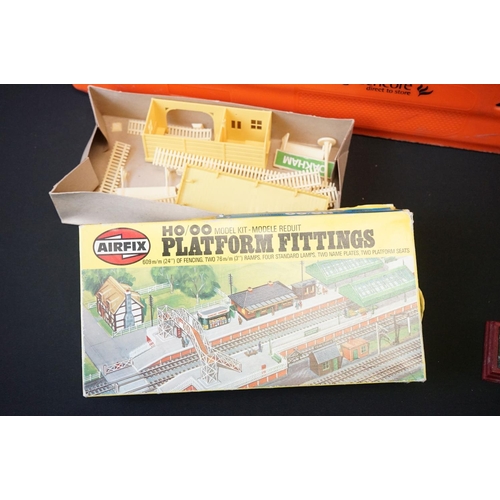 202 - Quantity of OO gauge model railway to include Union Pacific 3501 locomotive, rolling stock featuring... 