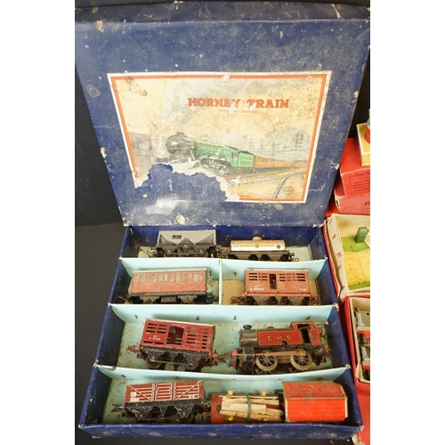 206 - Quantity of Hornby O gauge model railway to include boxed 0-4-0 LMS 2270 in maroon, 8 x unboxed item... 