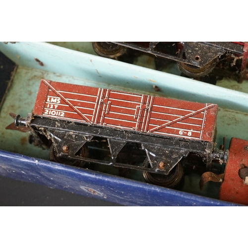 206 - Quantity of Hornby O gauge model railway to include boxed 0-4-0 LMS 2270 in maroon, 8 x unboxed item... 