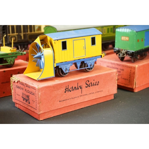 209 - 11 Boxed Hornby O gauge items of rolling stock to include BP Petrol Tank Wagon in cream, Breakdown V... 