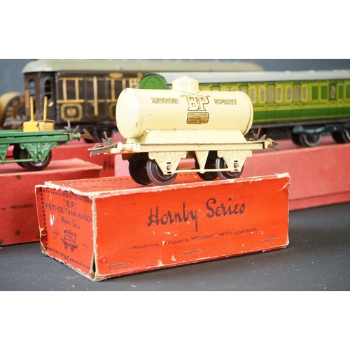 209 - 11 Boxed Hornby O gauge items of rolling stock to include BP Petrol Tank Wagon in cream, Breakdown V... 