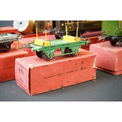 209 - 11 Boxed Hornby O gauge items of rolling stock to include BP Petrol Tank Wagon in cream, Breakdown V... 