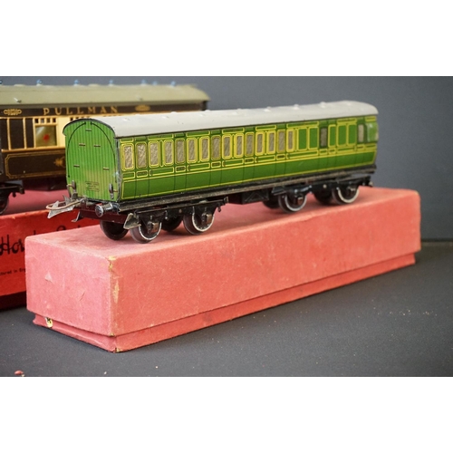 209 - 11 Boxed Hornby O gauge items of rolling stock to include BP Petrol Tank Wagon in cream, Breakdown V... 