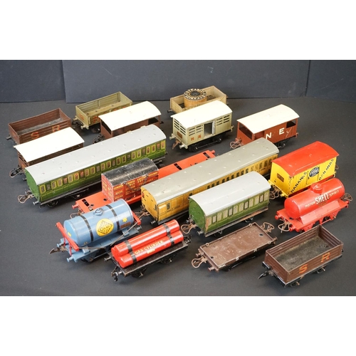 211 - 17 Hornby O gauge items of rolling stock to include Colas Tanker, Fyffes Bananas Van etc, in a good ... 