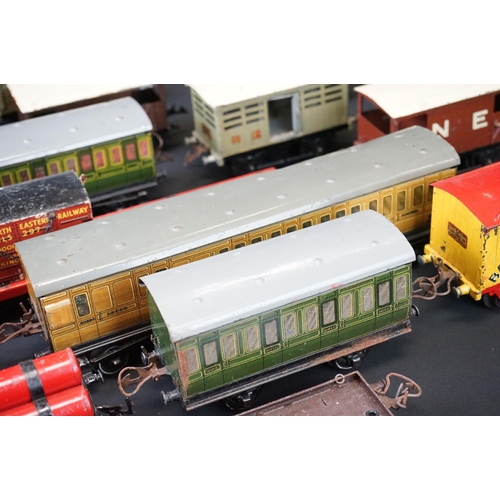 211 - 17 Hornby O gauge items of rolling stock to include Colas Tanker, Fyffes Bananas Van etc, in a good ... 