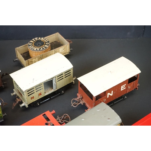 211 - 17 Hornby O gauge items of rolling stock to include Colas Tanker, Fyffes Bananas Van etc, in a good ... 