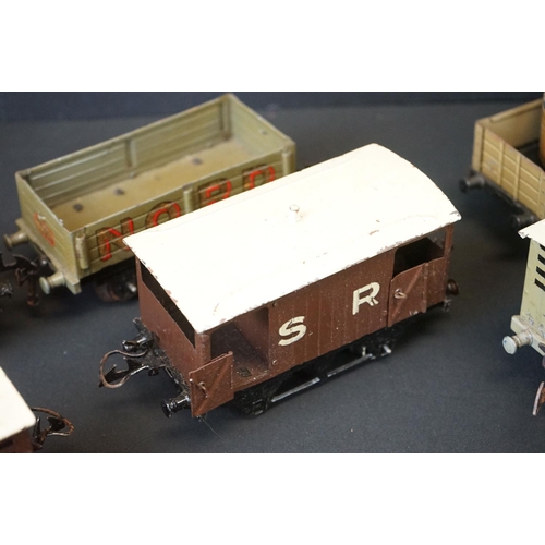 211 - 17 Hornby O gauge items of rolling stock to include Colas Tanker, Fyffes Bananas Van etc, in a good ... 