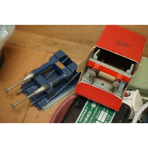 212 - Quantity of Hornby O gauge model railway to include Platform Building, Signal Box, turntable, variou... 