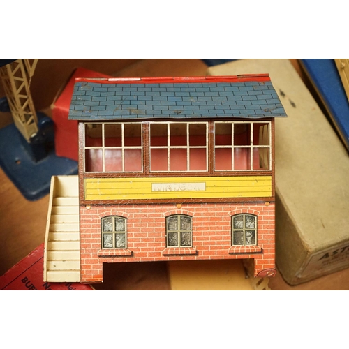 212 - Quantity of Hornby O gauge model railway to include Platform Building, Signal Box, turntable, variou... 