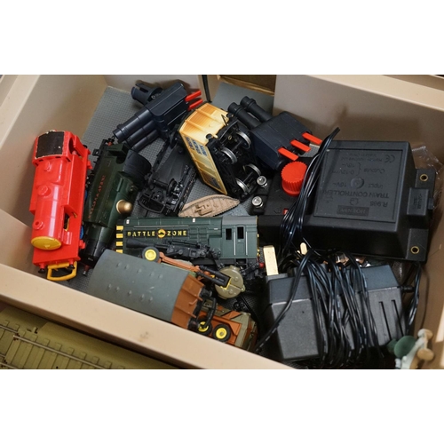 213A - Boxed Hornby OO gauge T1501 Battle Zone set, contents unchecked for completeness but appears gd with... 