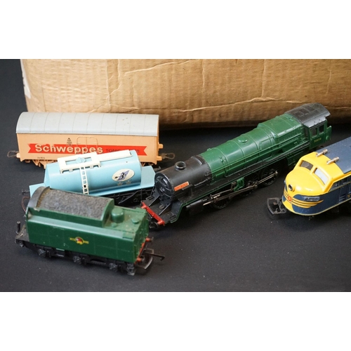 214 - Quantity of OO gauge model railway to include Hornby Iron Duke locomotive, 2 x Hornby InterCity 125 ... 