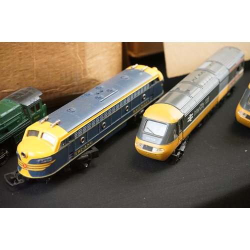 214 - Quantity of OO gauge model railway to include Hornby Iron Duke locomotive, 2 x Hornby InterCity 125 ... 