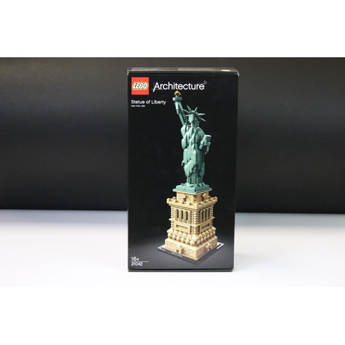 296 - Lego - Boxed Architecture 21042 Statue of Liberty set, sealed & excellent