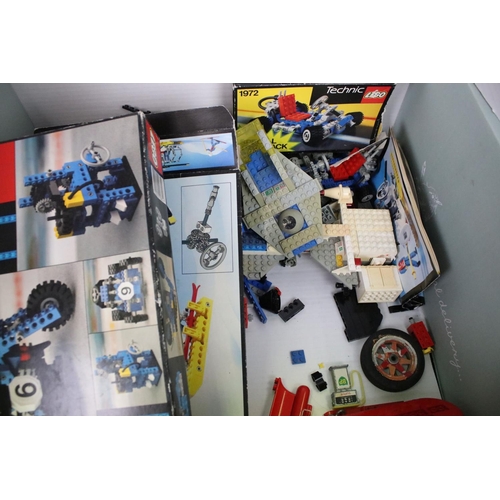 303 - Lego - Large quantity of original Lego to include built models, boxes, Technics etc, features Legola... 