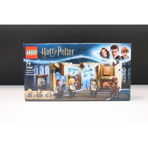 307 - Lego - Six boxed Harry Potter Wizarding World sets to include 75958, 76395, 40577, 75965, 75966 & 76... 