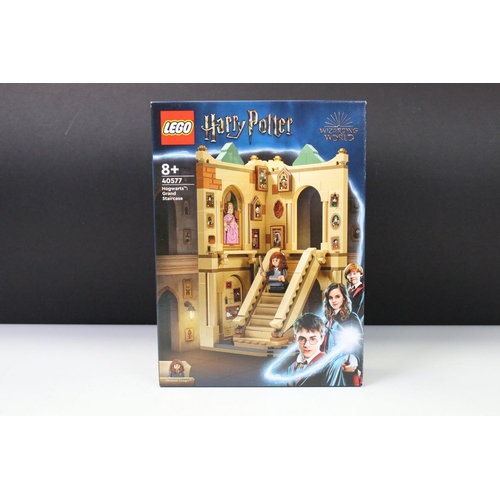 307 - Lego - Six boxed Harry Potter Wizarding World sets to include 75958, 76395, 40577, 75965, 75966 & 76... 