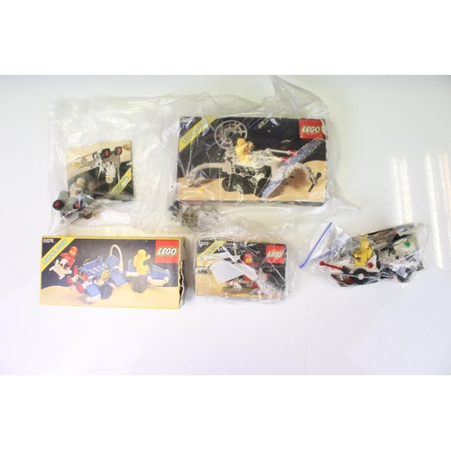 318 - Lego - Quantity of Legoland Space sets, minifigures and accessories featuring many boxed examples, a... 