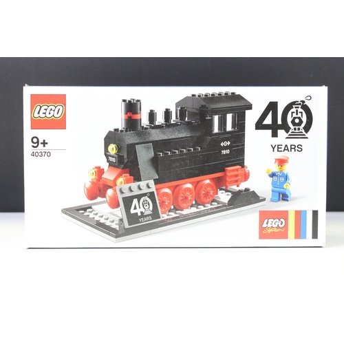 325 - Lego - Nine boxed Lego sets to include 40290 Lego System, 40530 Jane Goodall, 8293 Power Functions, ... 