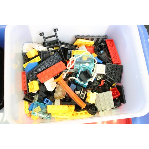 339 - Lego - A large collection of assorted Lego featuring Lego System, Jack Stone (partially built - feat... 