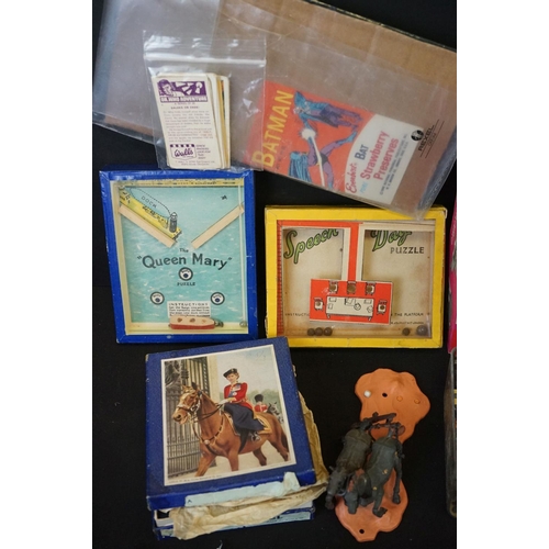 389 - Mixed group of toys to include Steiff deer with tag & button to ear, 2 x Journet puzzle games (Speec... 