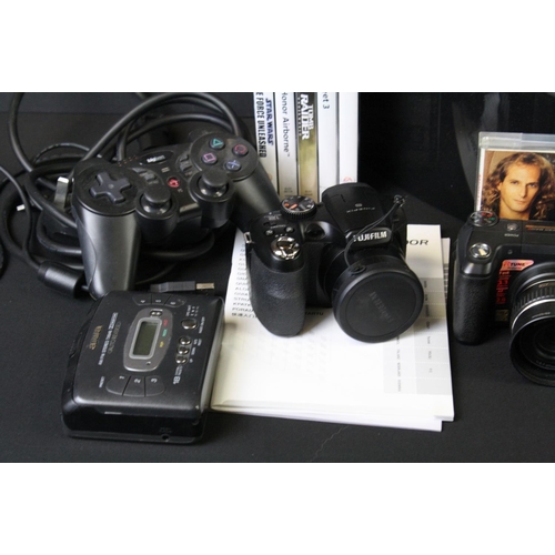 372 - Retro Gaming - A PlayStation 3 (PS3) games console (model CECHKO3) with hard drive, controller, 5 x ... 