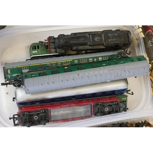 128 - Collection of Lone Star Treble O gauge model railway to include 4 x locomotives, 14 x diecast road v... 