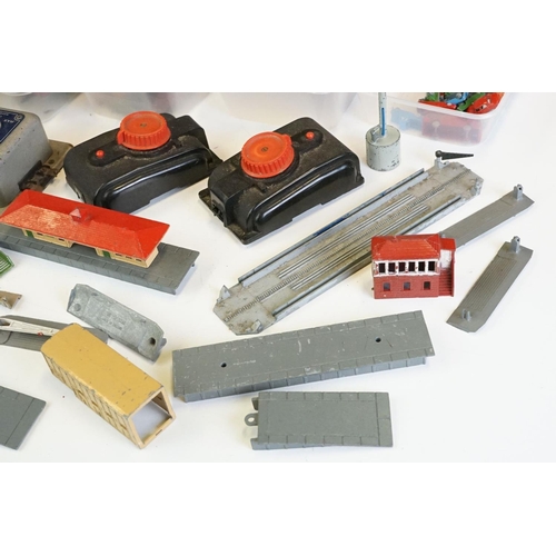 128 - Collection of Lone Star Treble O gauge model railway to include 4 x locomotives, 14 x diecast road v... 